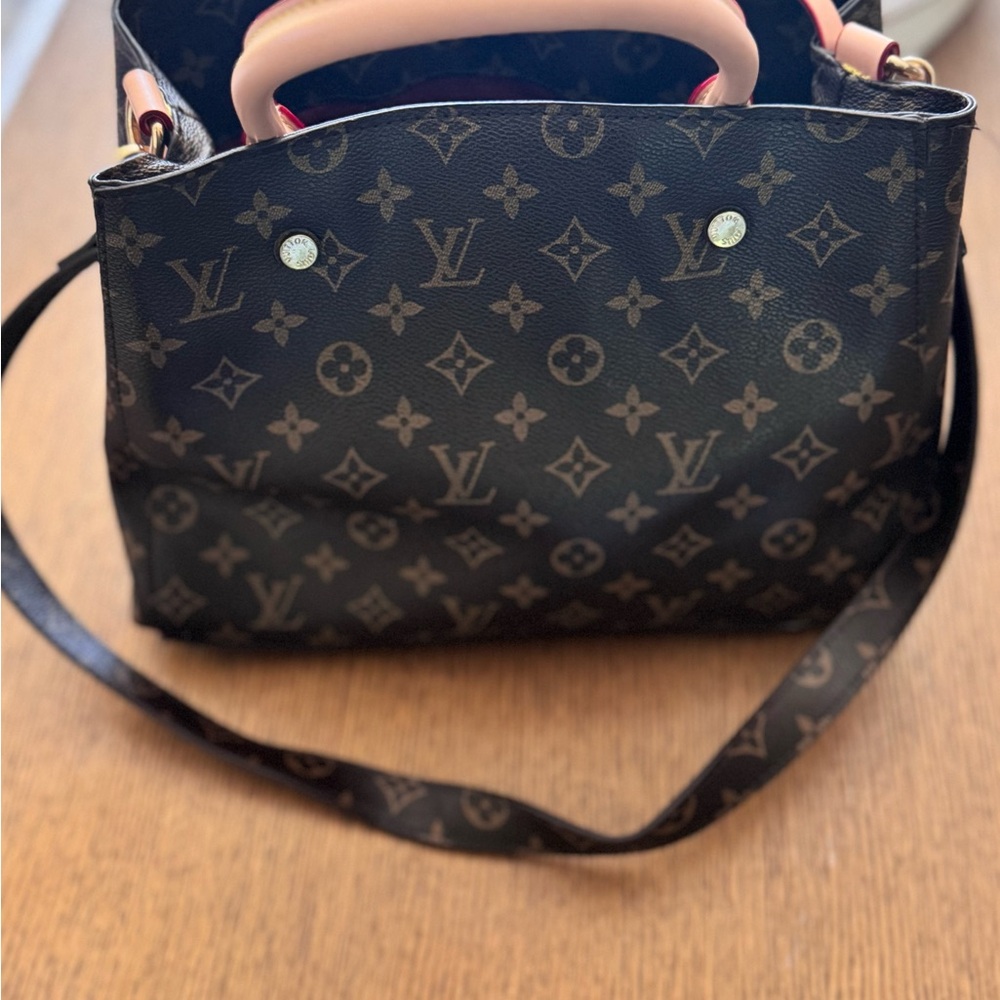 Elegant Louis Vuitton Black Monogram Shoulder Bag